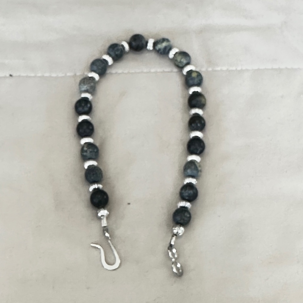 Silver tone & round Serpentine stone bracelet w/Silver tone Rondelle’s